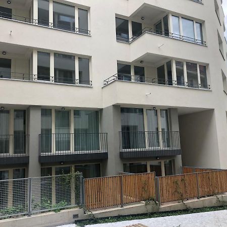 Luxury Apartment With Private Garden Prag Exteriör bild