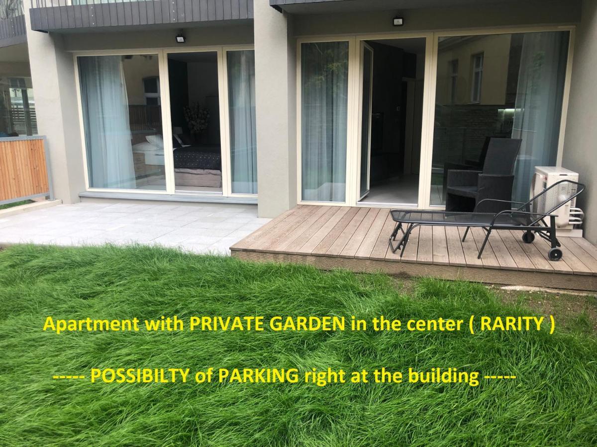 Luxury Apartment With Private Garden Prag Exteriör bild