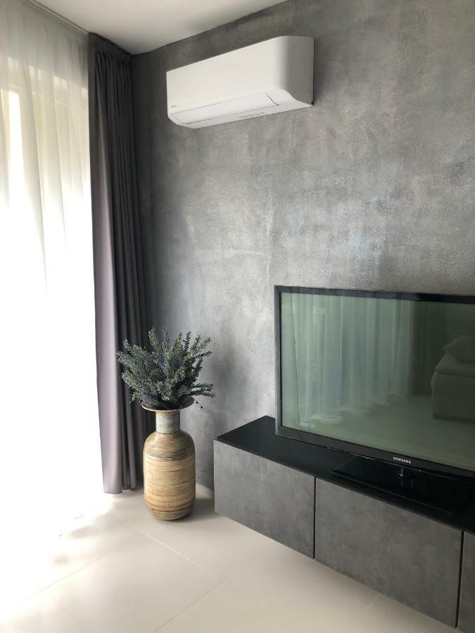 Luxury Apartment With Private Garden Prag Exteriör bild