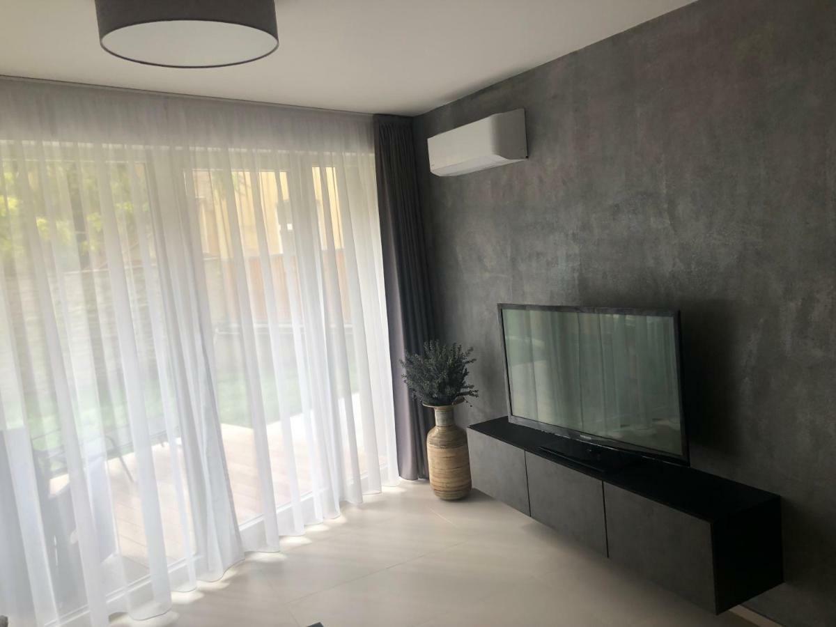 Luxury Apartment With Private Garden Prag Exteriör bild