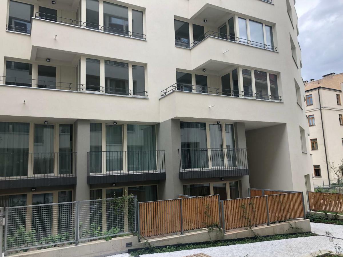 Luxury Apartment With Private Garden Prag Exteriör bild