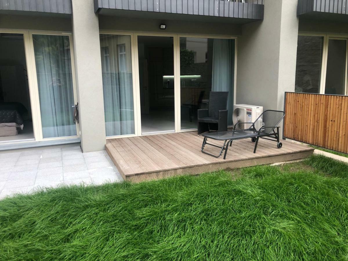 Luxury Apartment With Private Garden Prag Exteriör bild