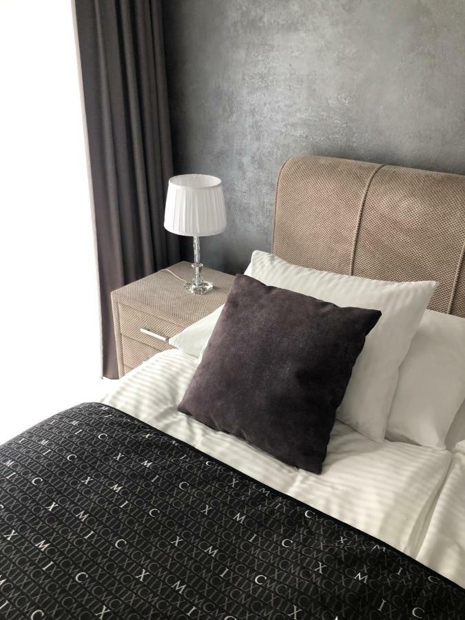 Luxury Apartment With Private Garden Prag Exteriör bild