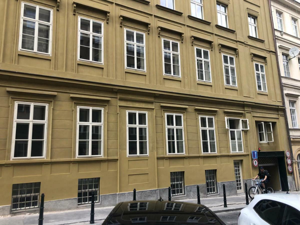 Luxury Apartment With Private Garden Prag Exteriör bild